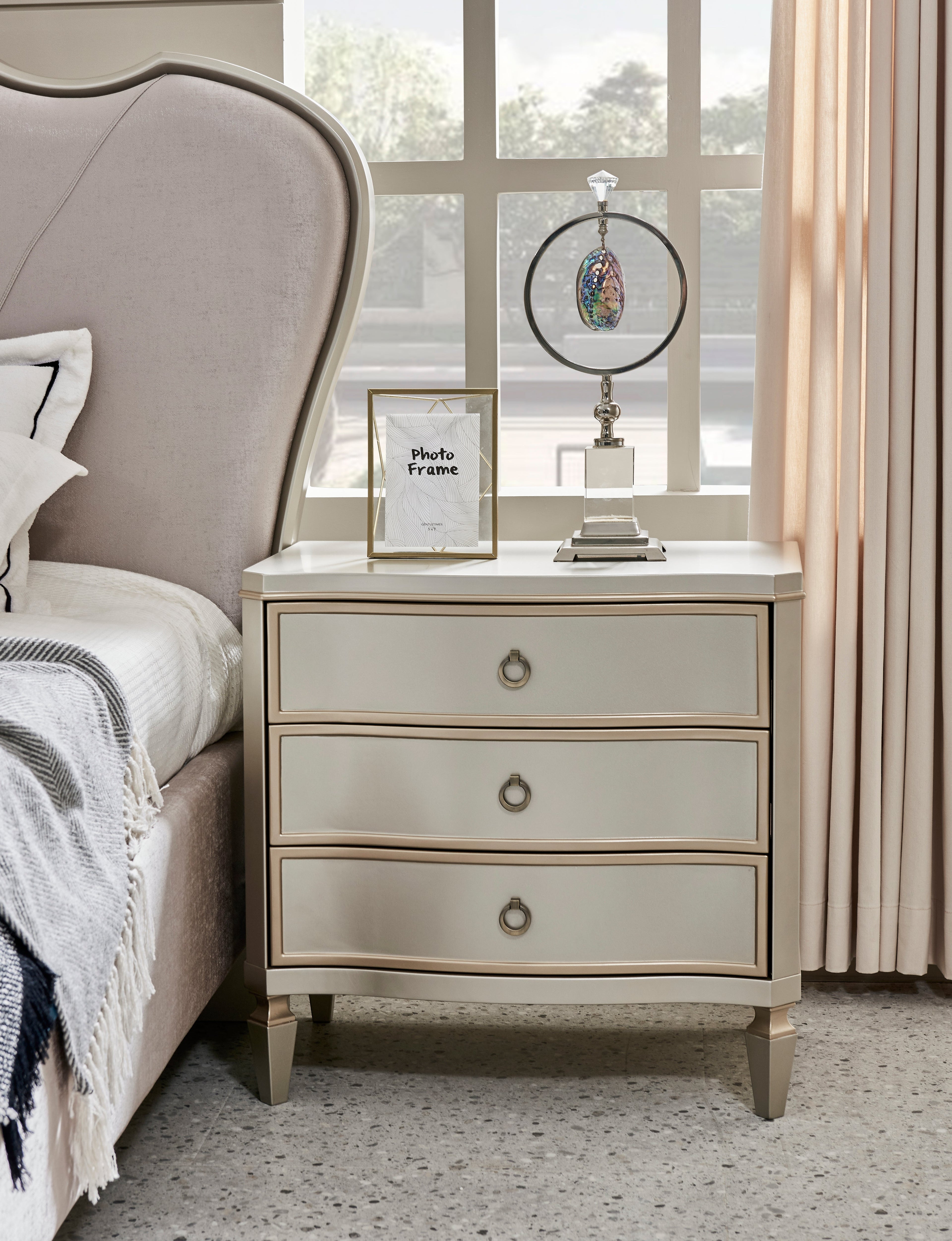 831 King bedroom set