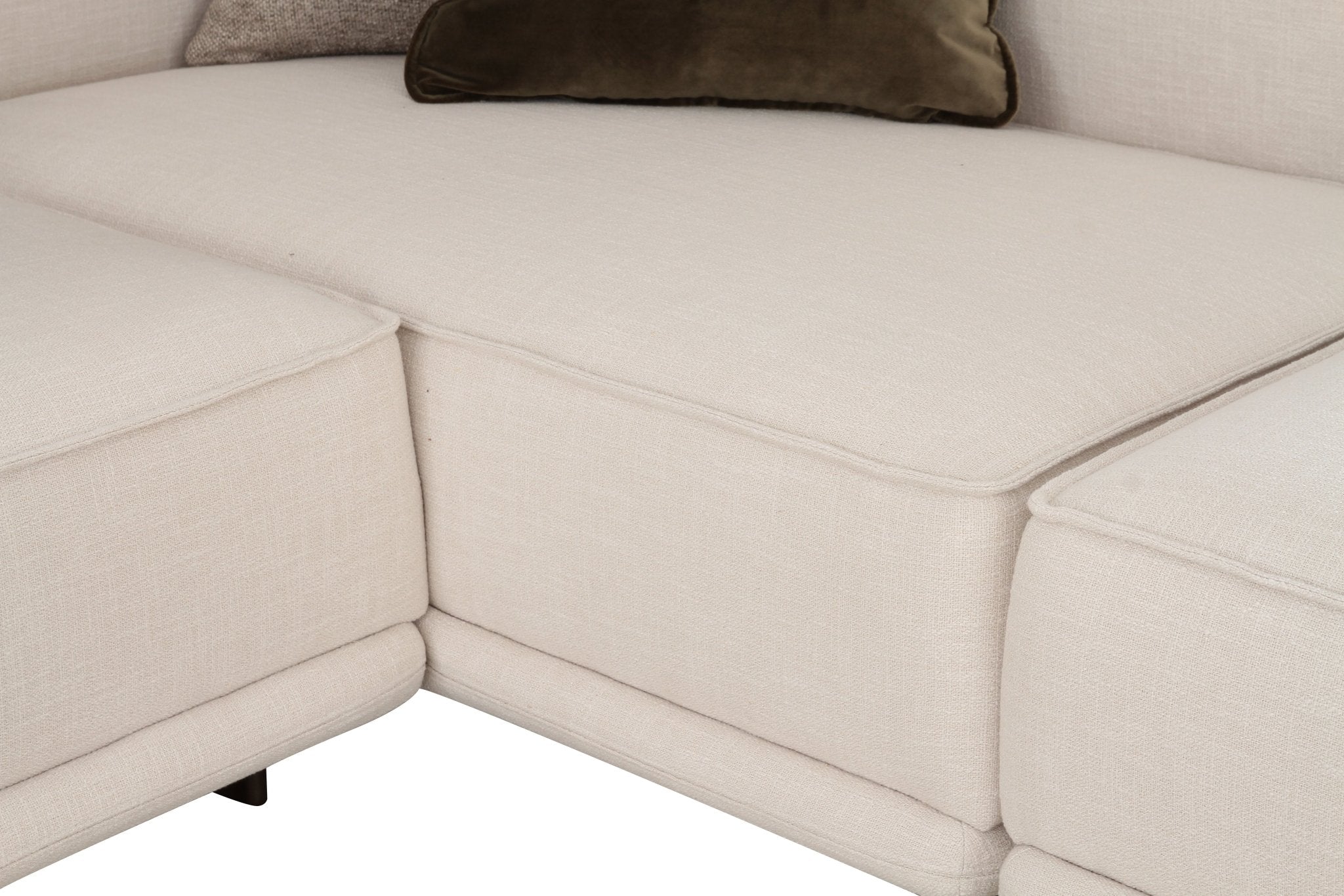 Arena White Sectional With Free Rug