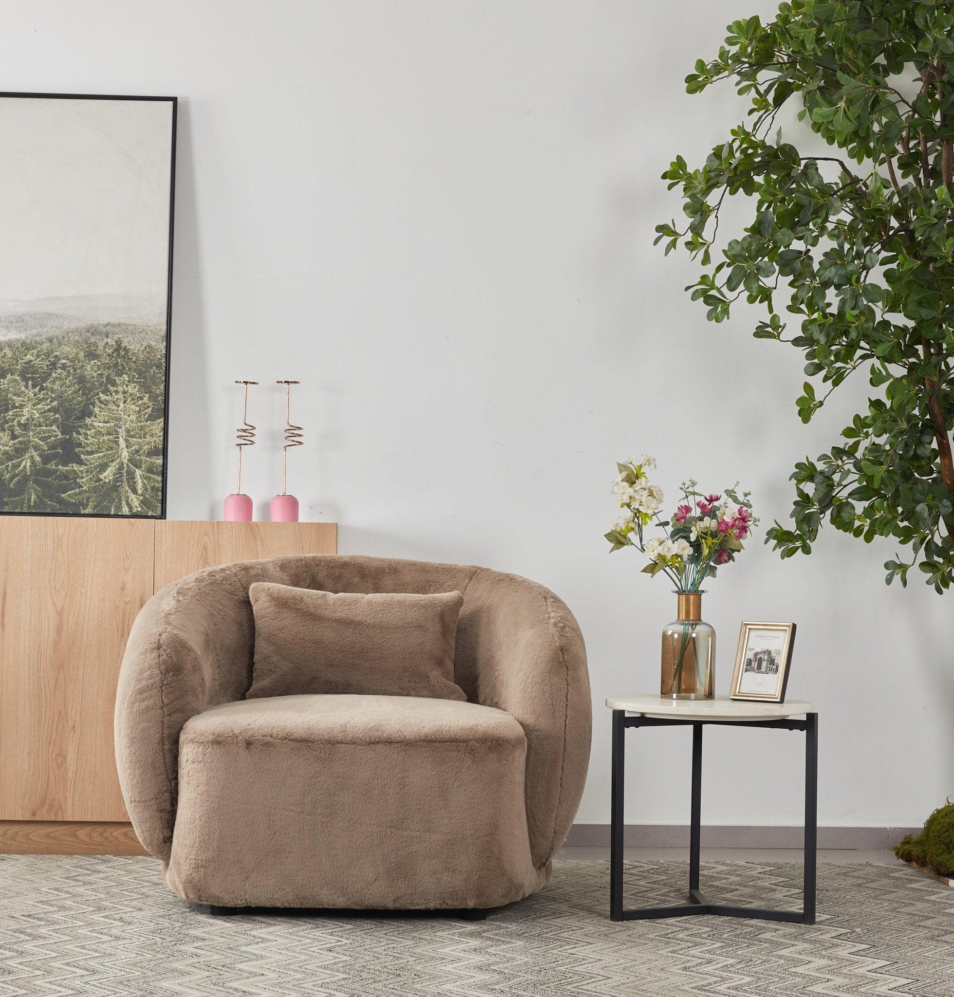 Barcelona brown
Accent Chair (102CM)