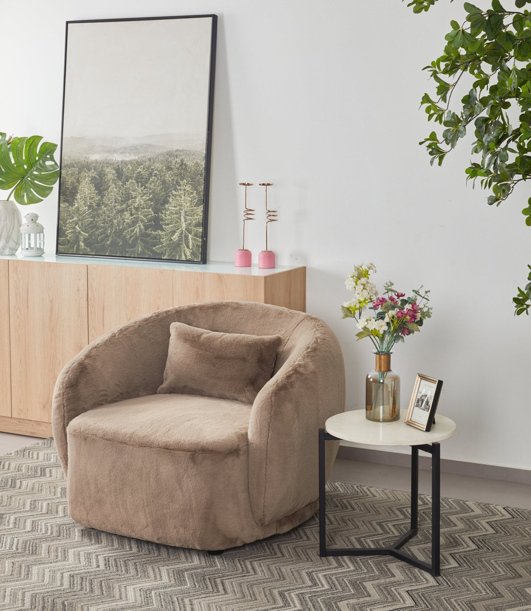 Barcelona brown
Accent Chair (102CM)