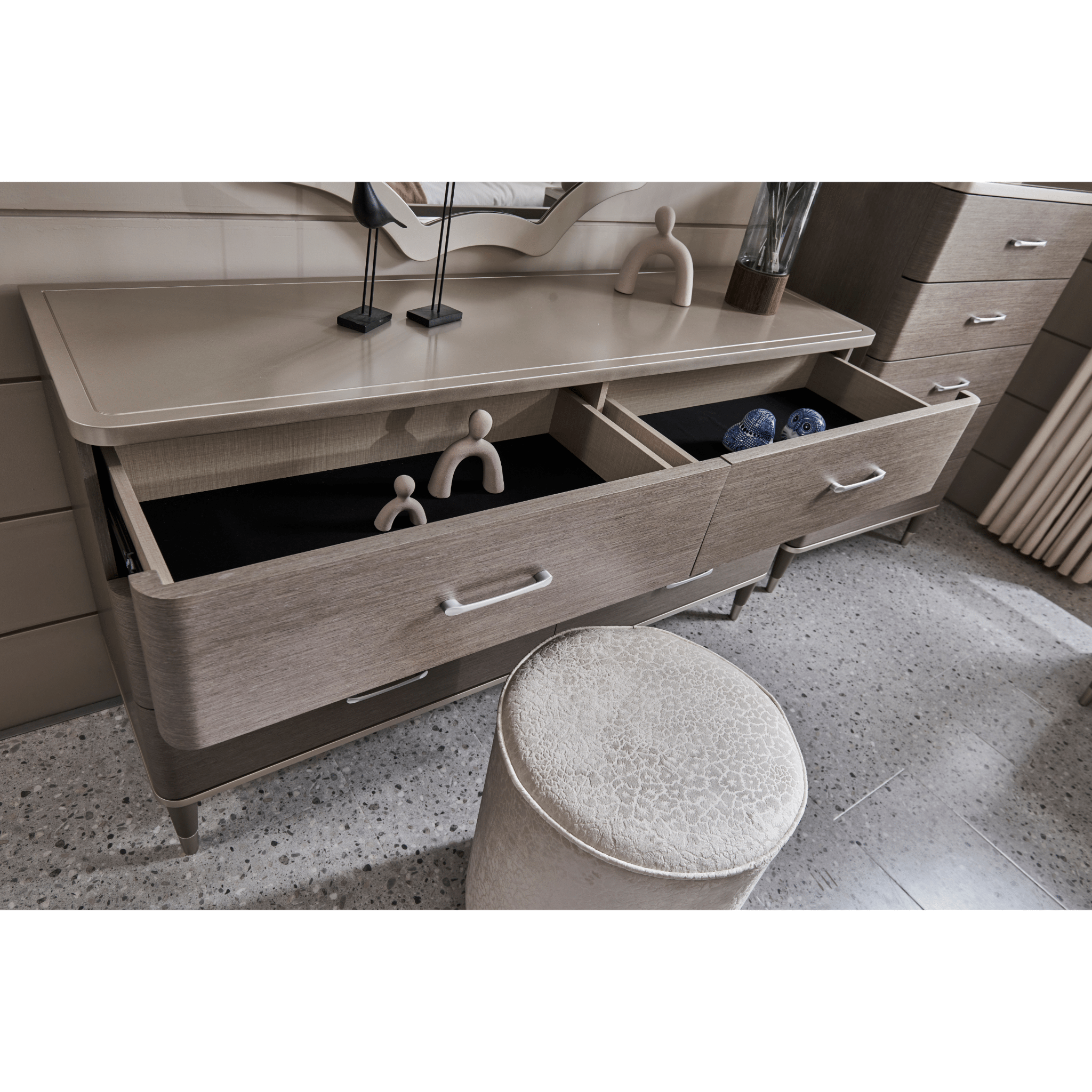 BERLIN DRESSER