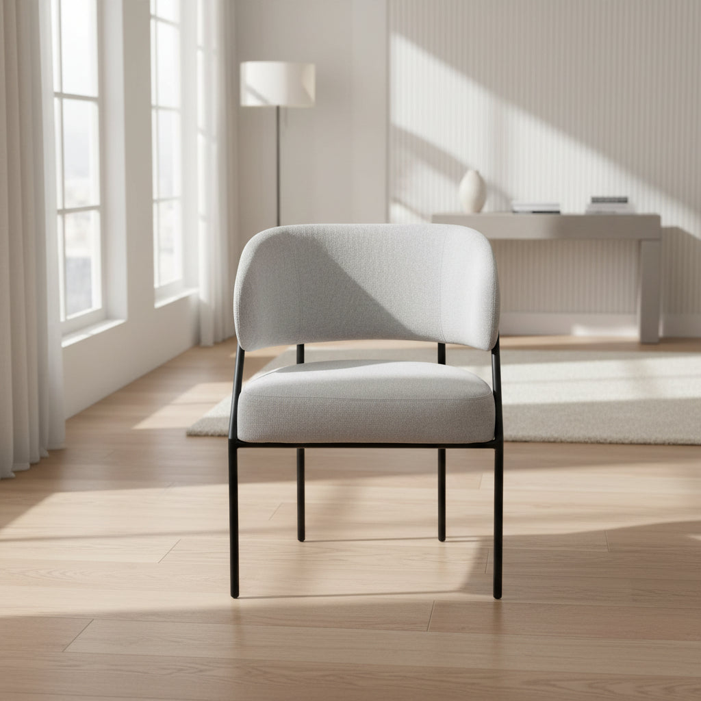 منحنى كرسي الطعام باللون الرمادي الفاتح