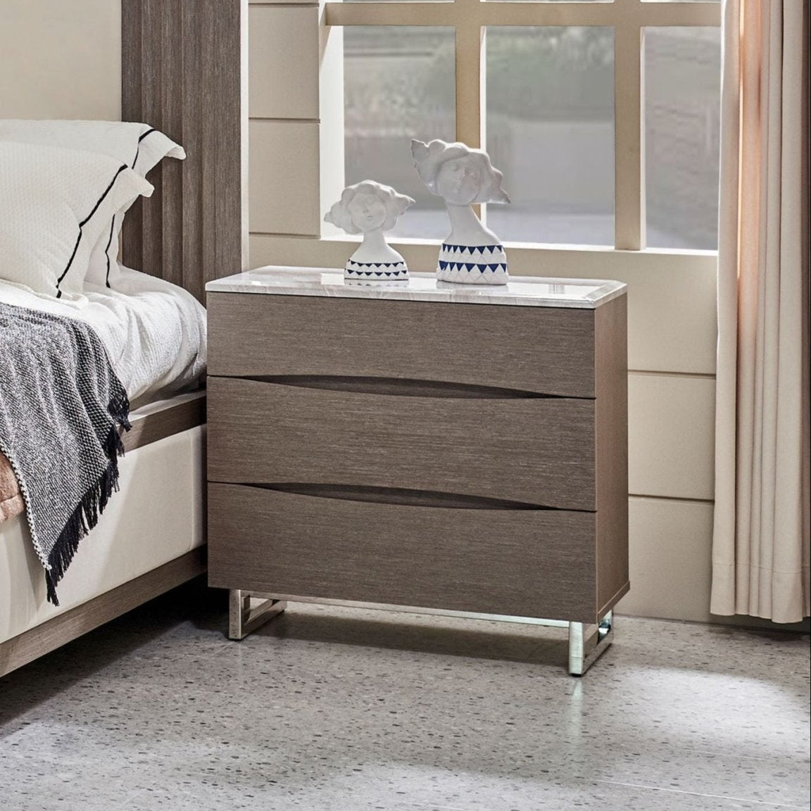 EBONY NIGHTSTAND