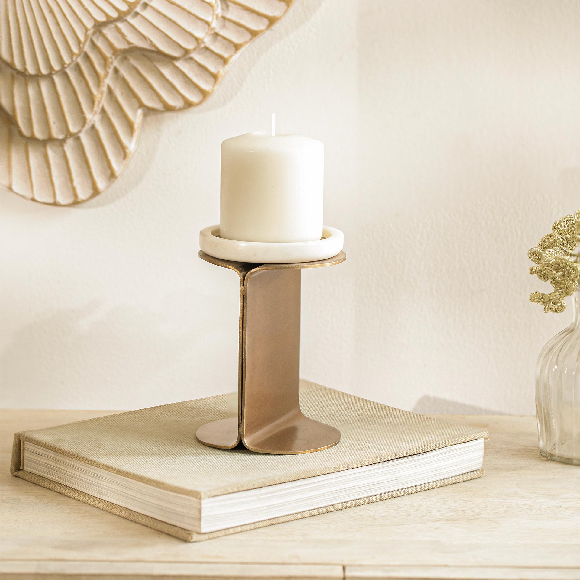 Pillar Holder
