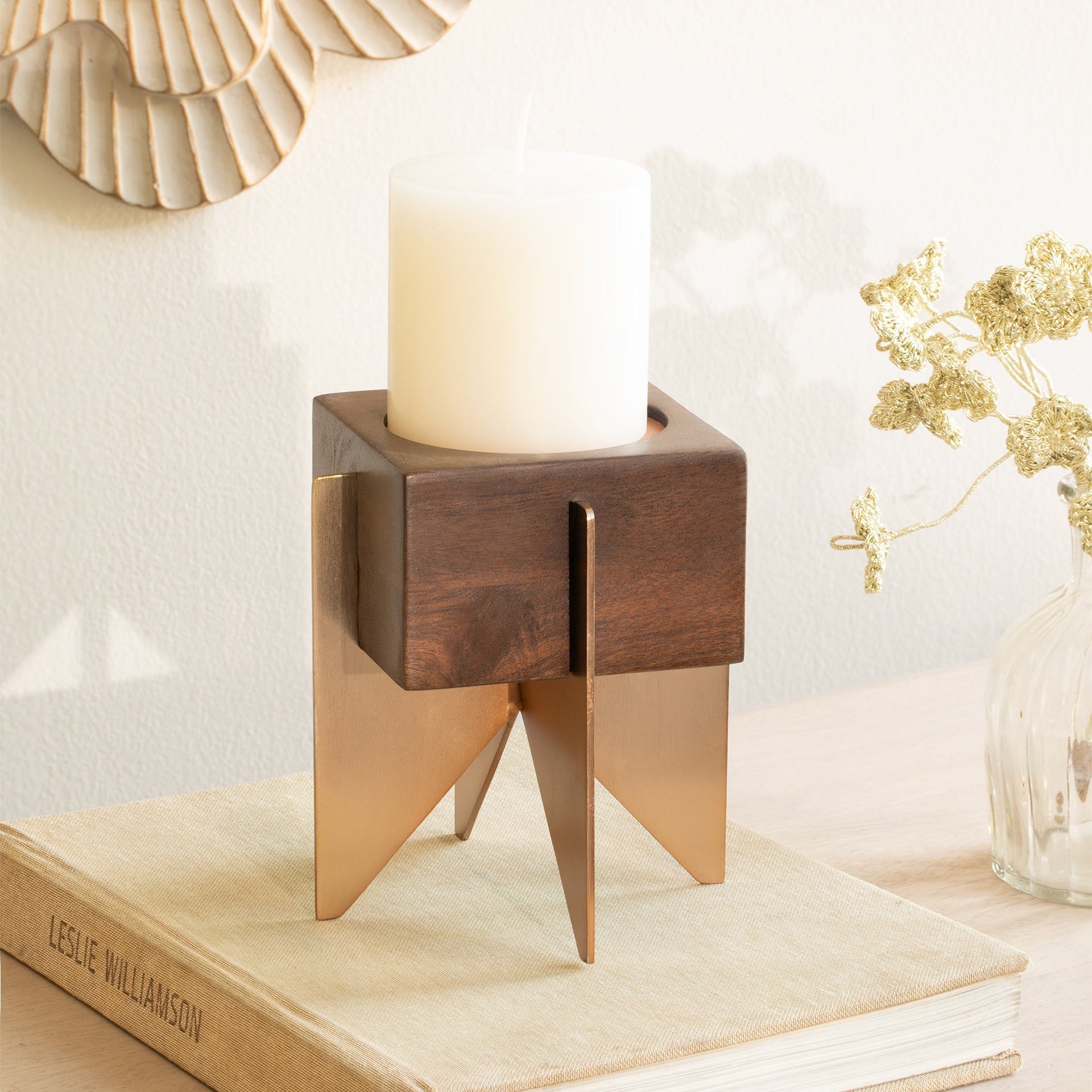Pillar Holder