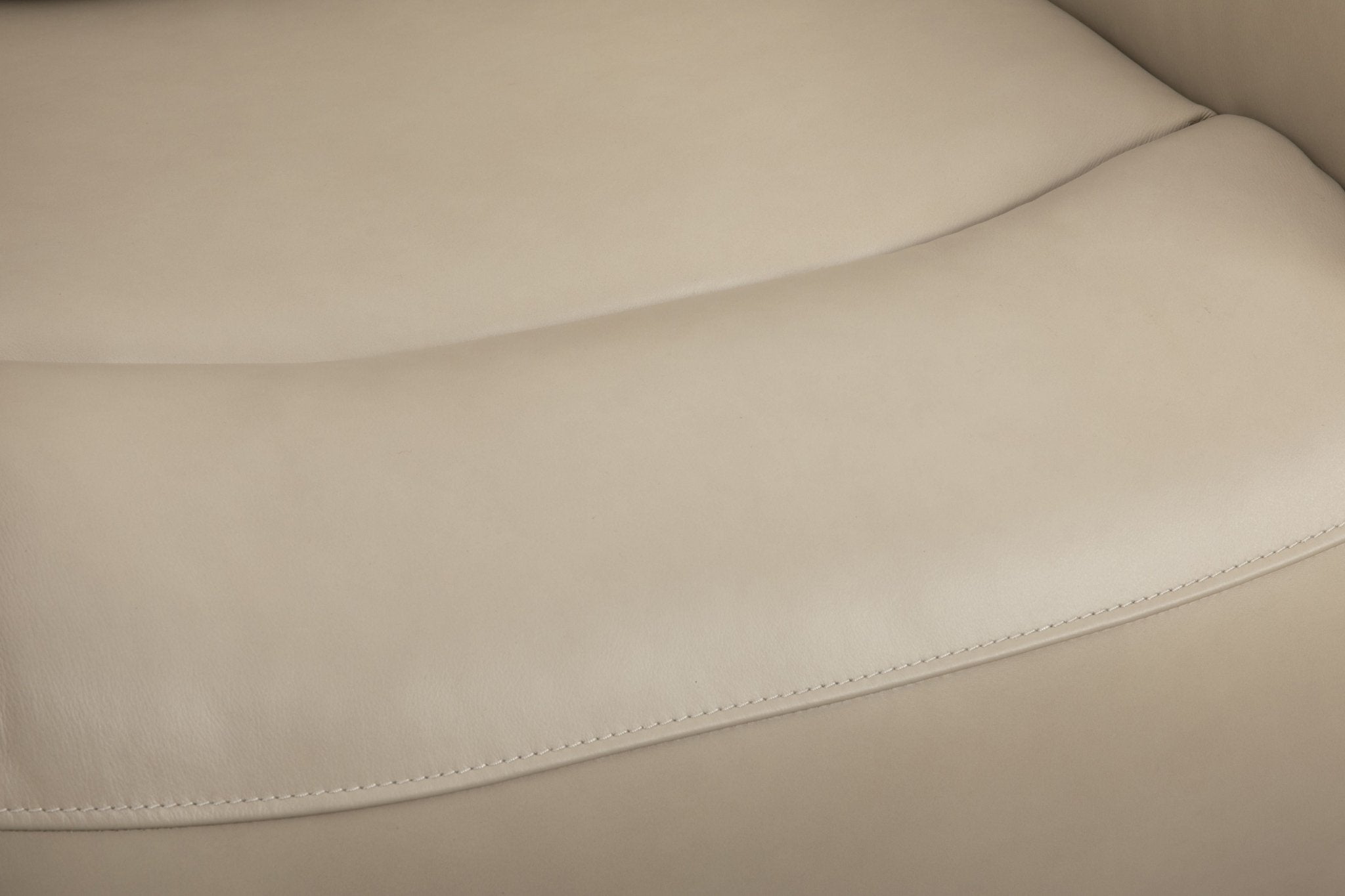 Roots Cmofort Beige Recliner