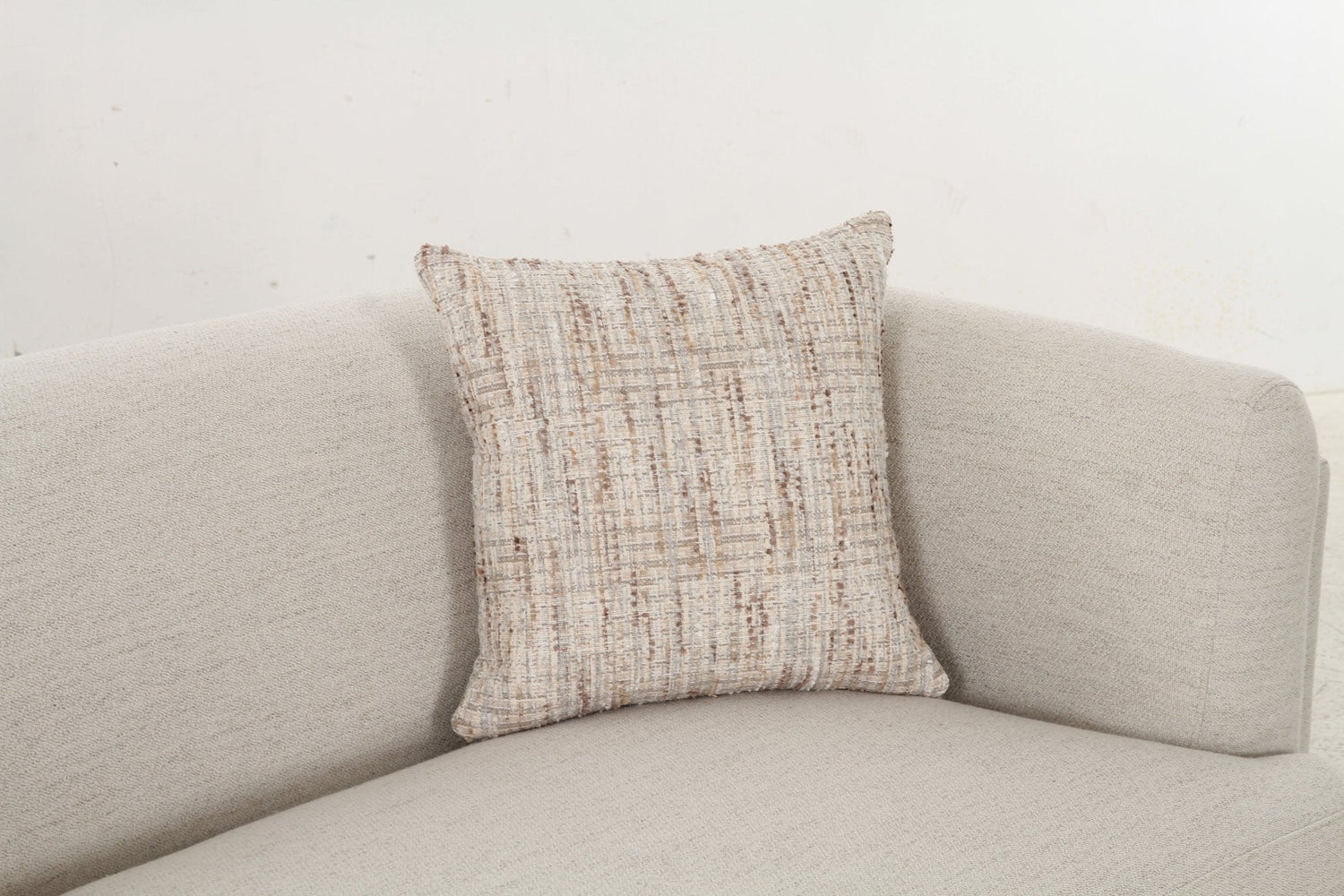Vienna White Loveseat