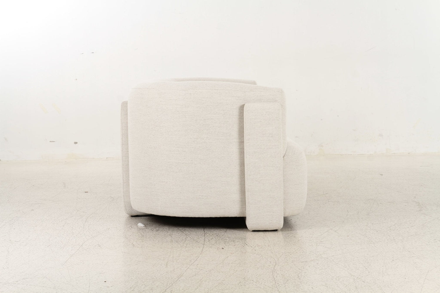 Vienna White Loveseat