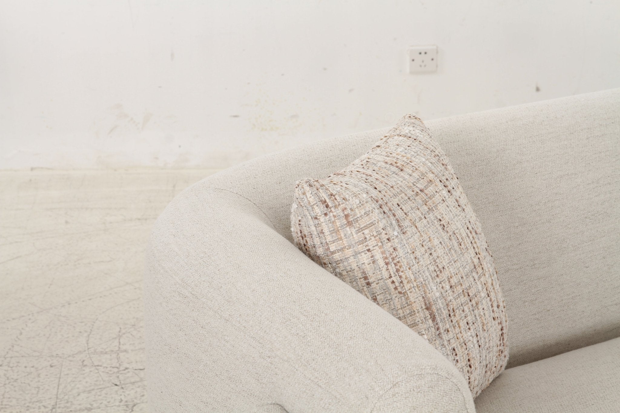 Vienna White Sofa set with Free Rug