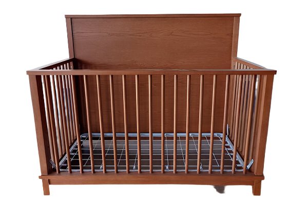 Wyller Crib with Guard Rail in Oak