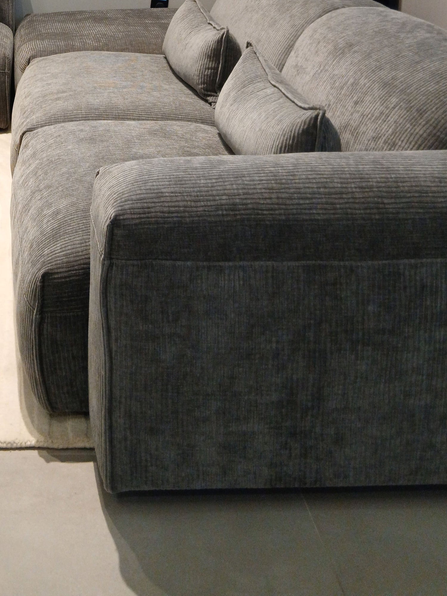 AlDana black rights arm facing seater