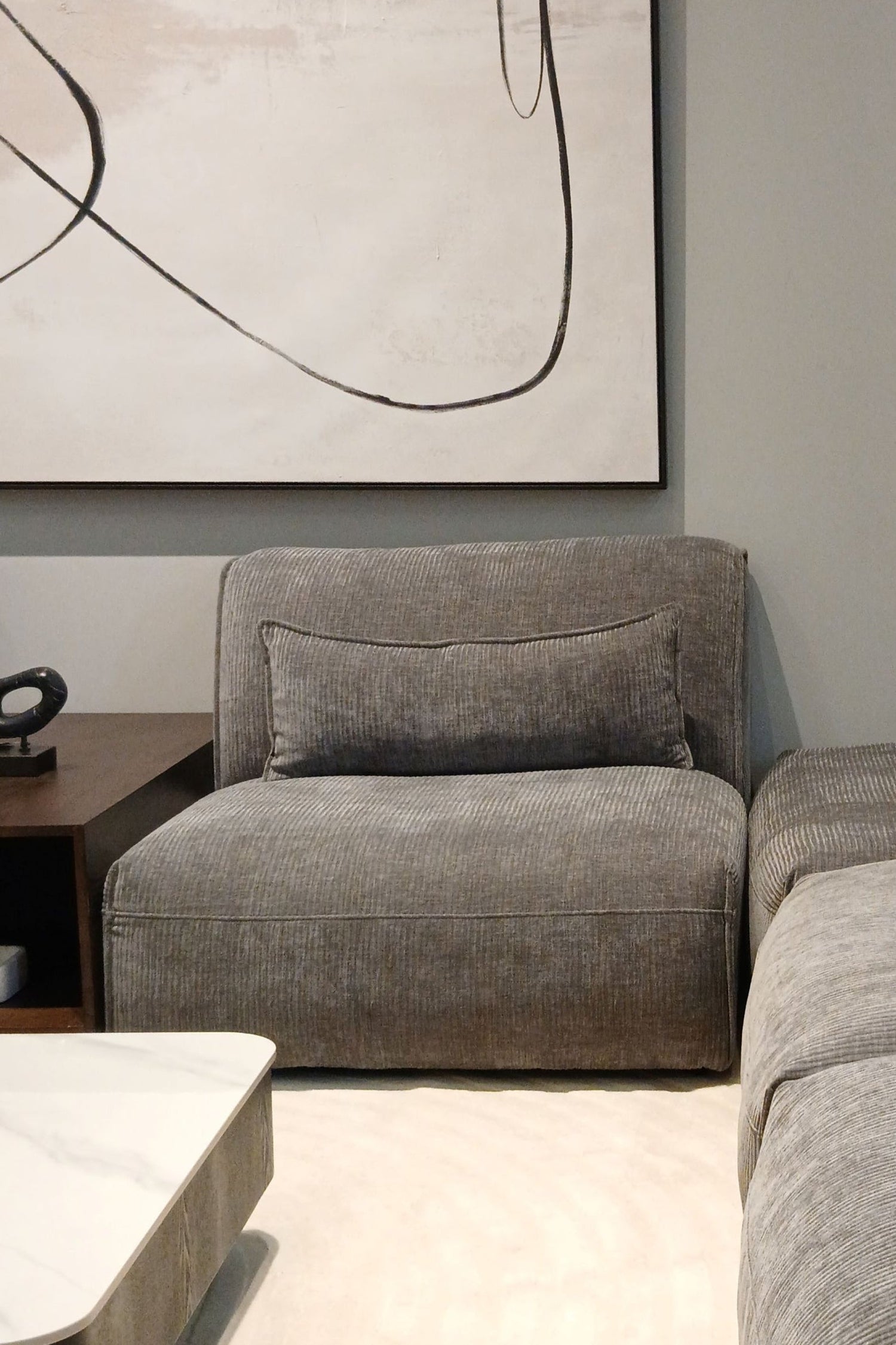 AlDana black armless seater