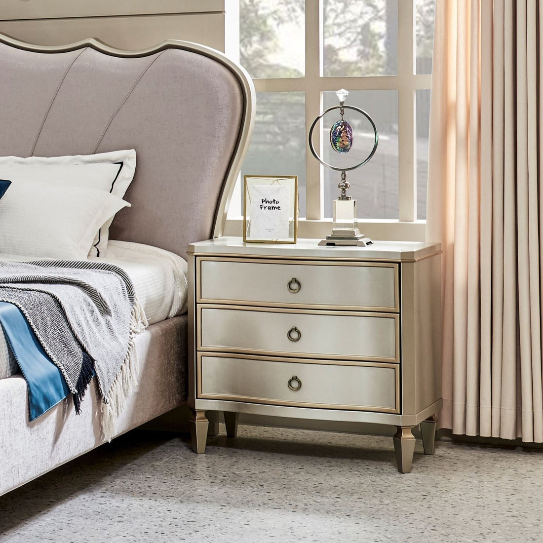 Alice Wireless Charger Night Stand