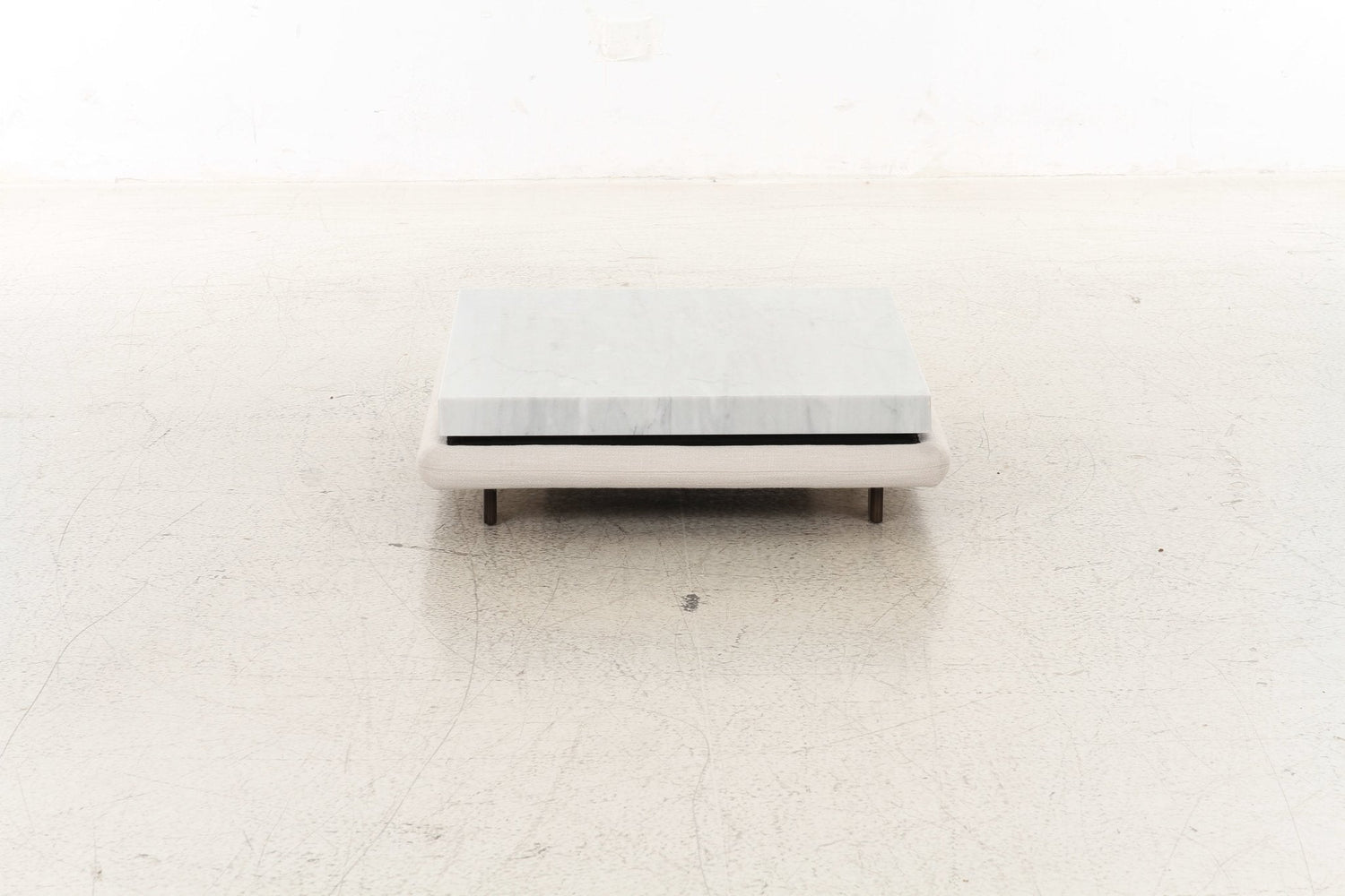 Arena White Sectional With Free Rug