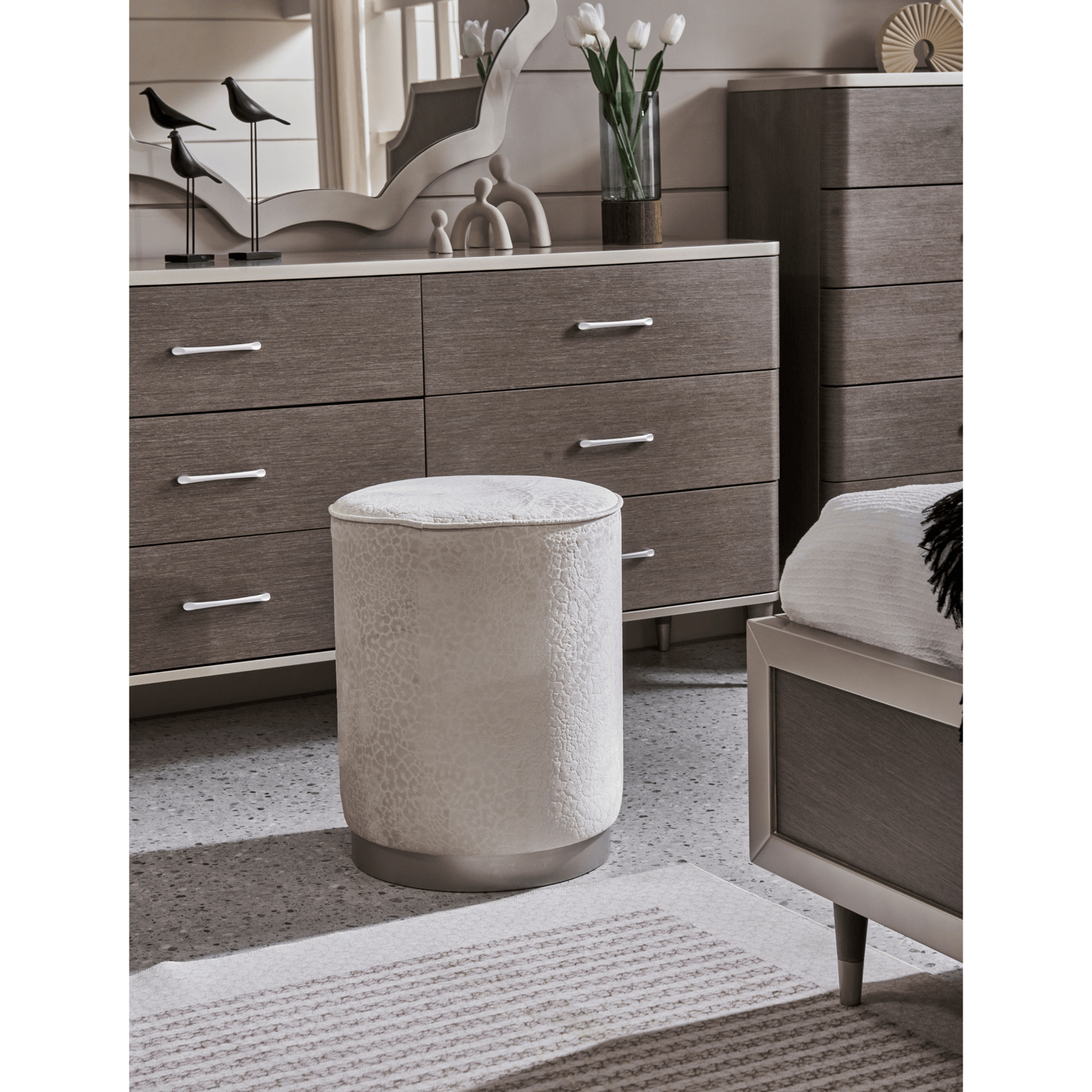 BERLIN DRESSER