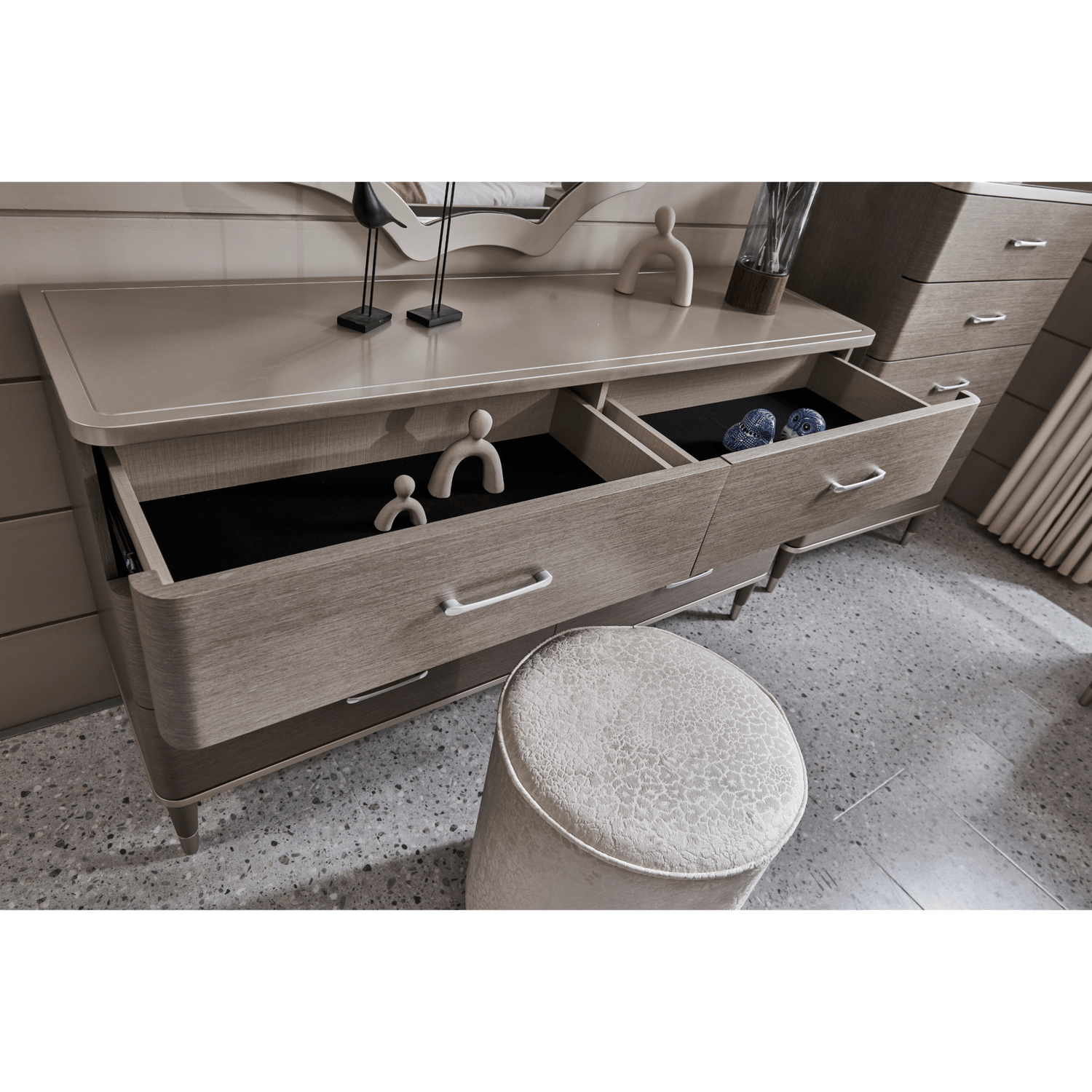 BERLIN DRESSER