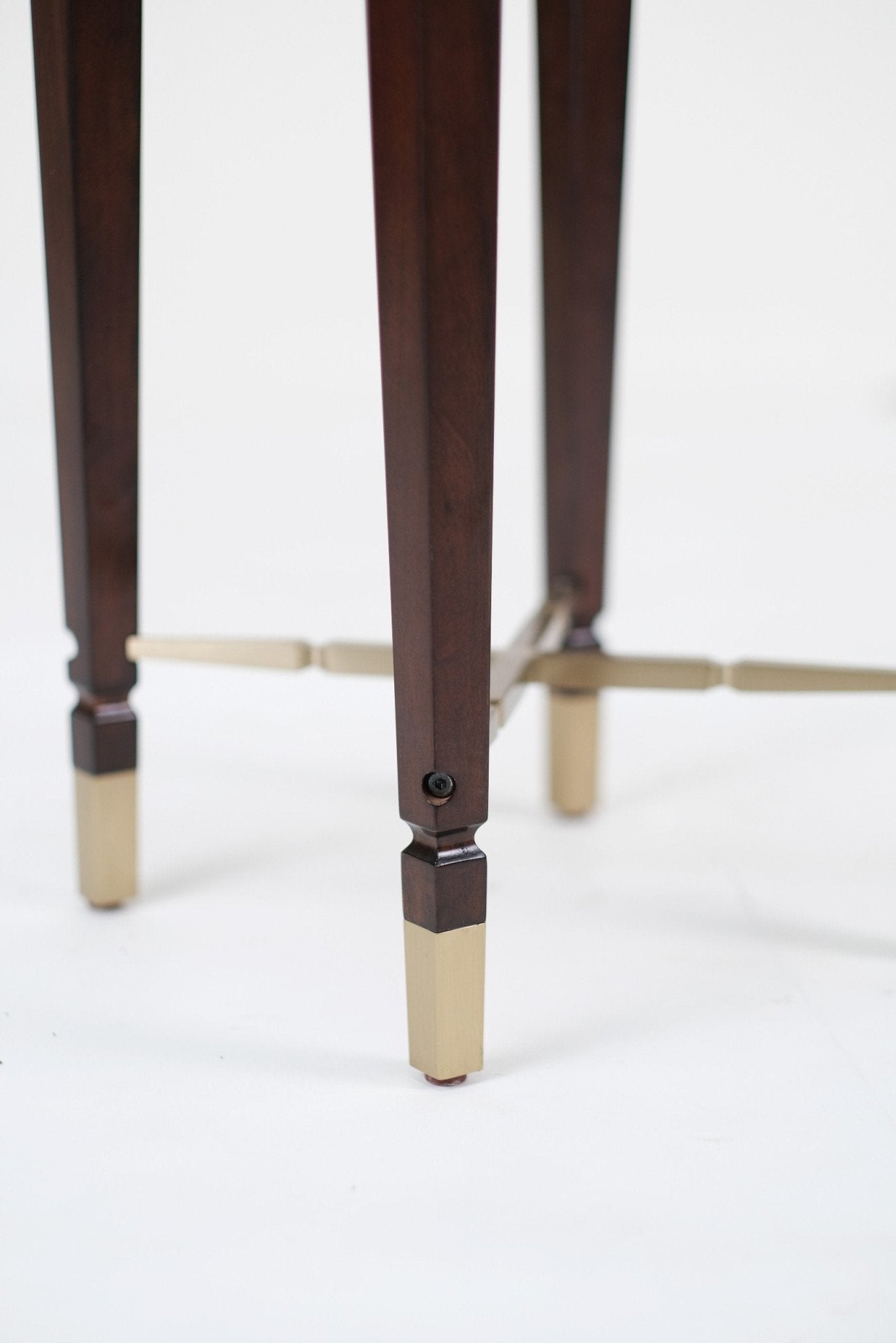 Diwan Round Accent Table