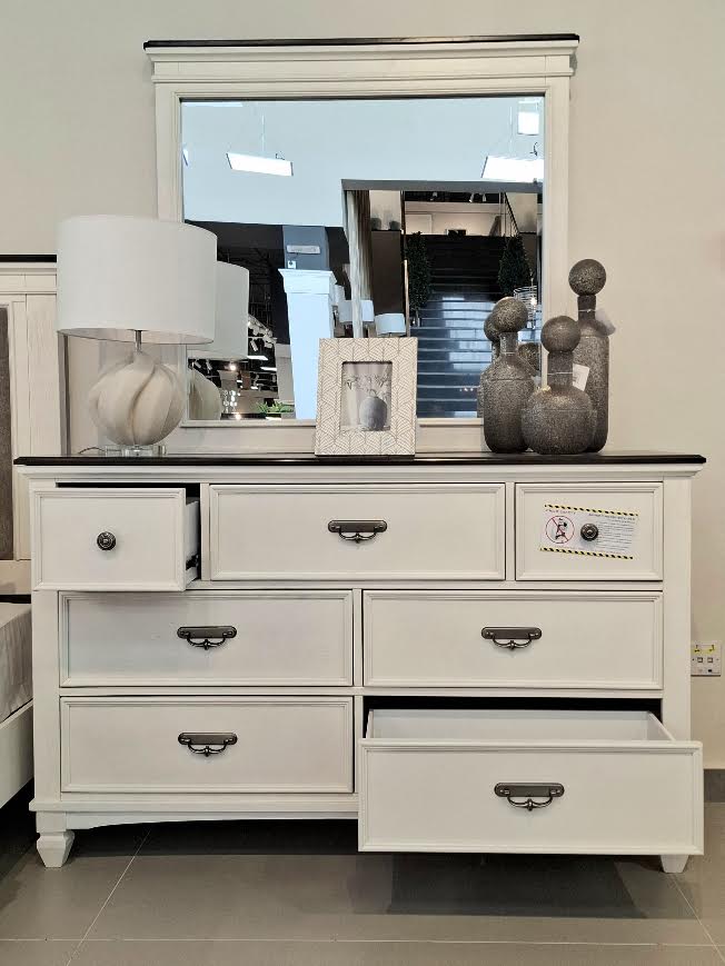 Driftwood Dream Suite Bedroom-Pro