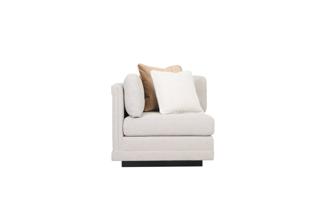 Layal Chic Gold Corner
