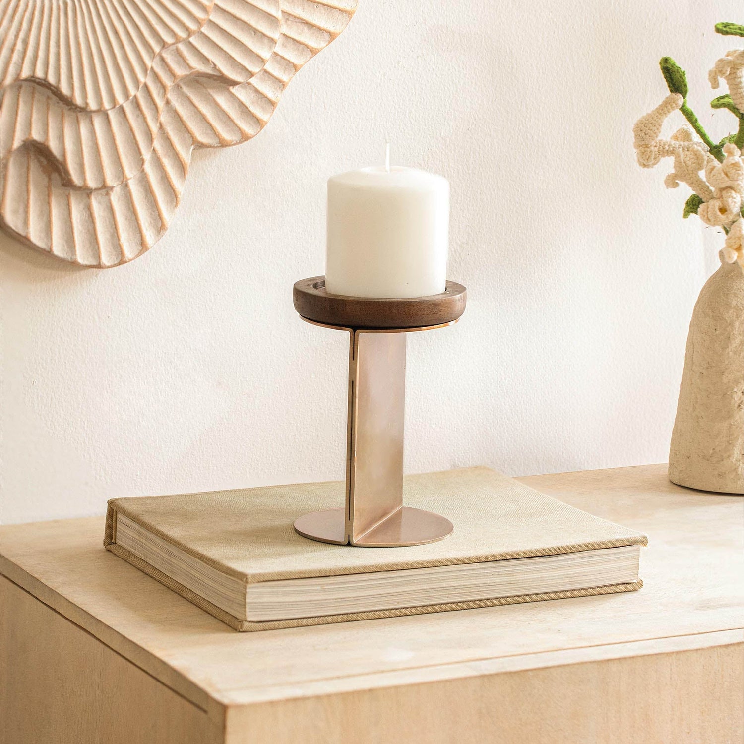 Pillar Holder