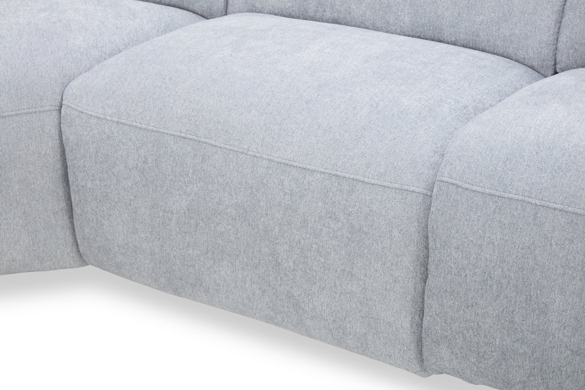 Seequence Motion Sectional With Free Rug