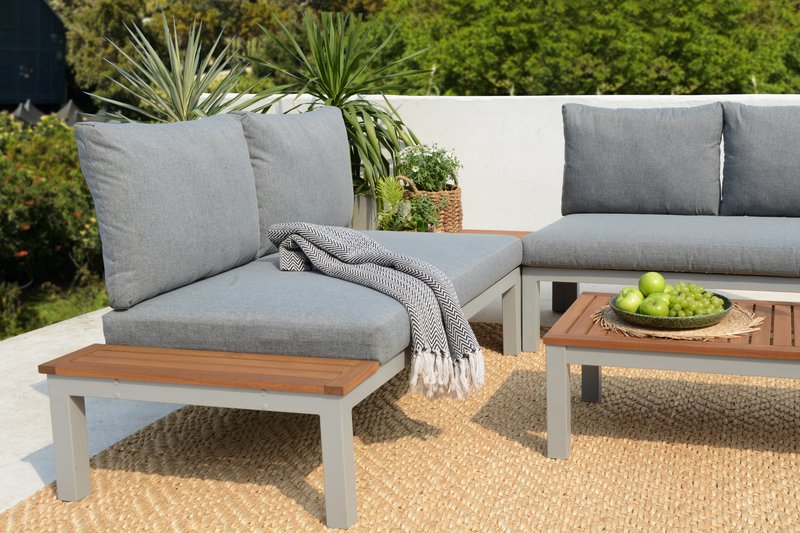 Barcelona Hydra Sectional (6635585634400)